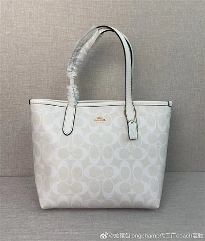 الشاطئ وقت طويل